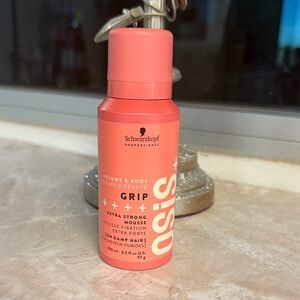 Professional Grip Extra Strong Mousse - Pink